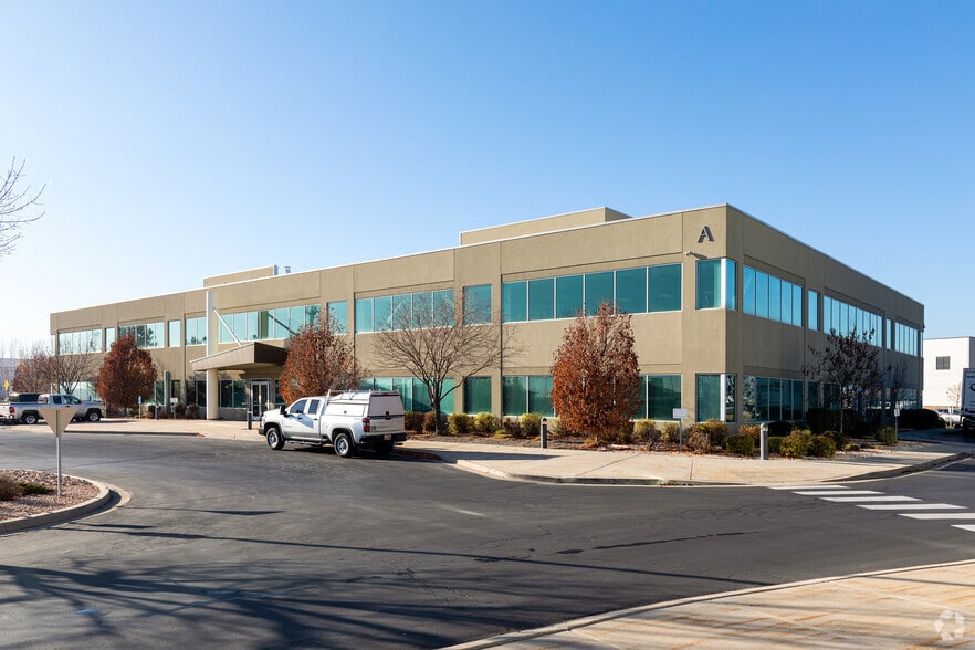 1355 S 4700 W, Salt Lake City, UT à louer - Photo du bâtiment - Image 1 de 4