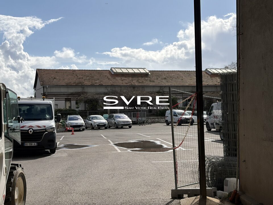 Flex in Marseille for lease Building Photo- Image 1 of 13