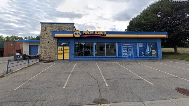 Plus de détails pour 412 Boul Arthur-Sauvé, Saint-eustache, QC - Local d'activités à louer