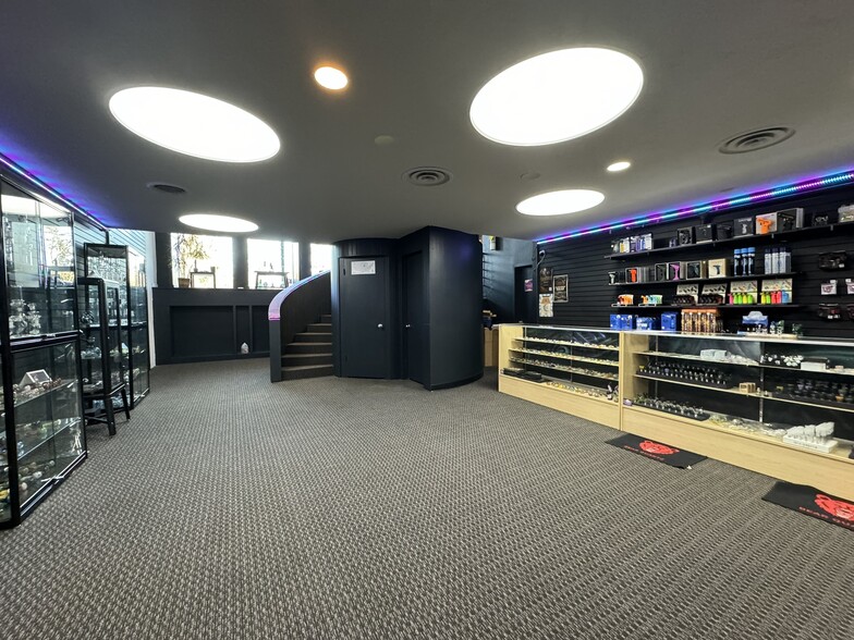 103 Stanton Ave, Ames, IA for lease - Interior Photo - Image 3 of 8