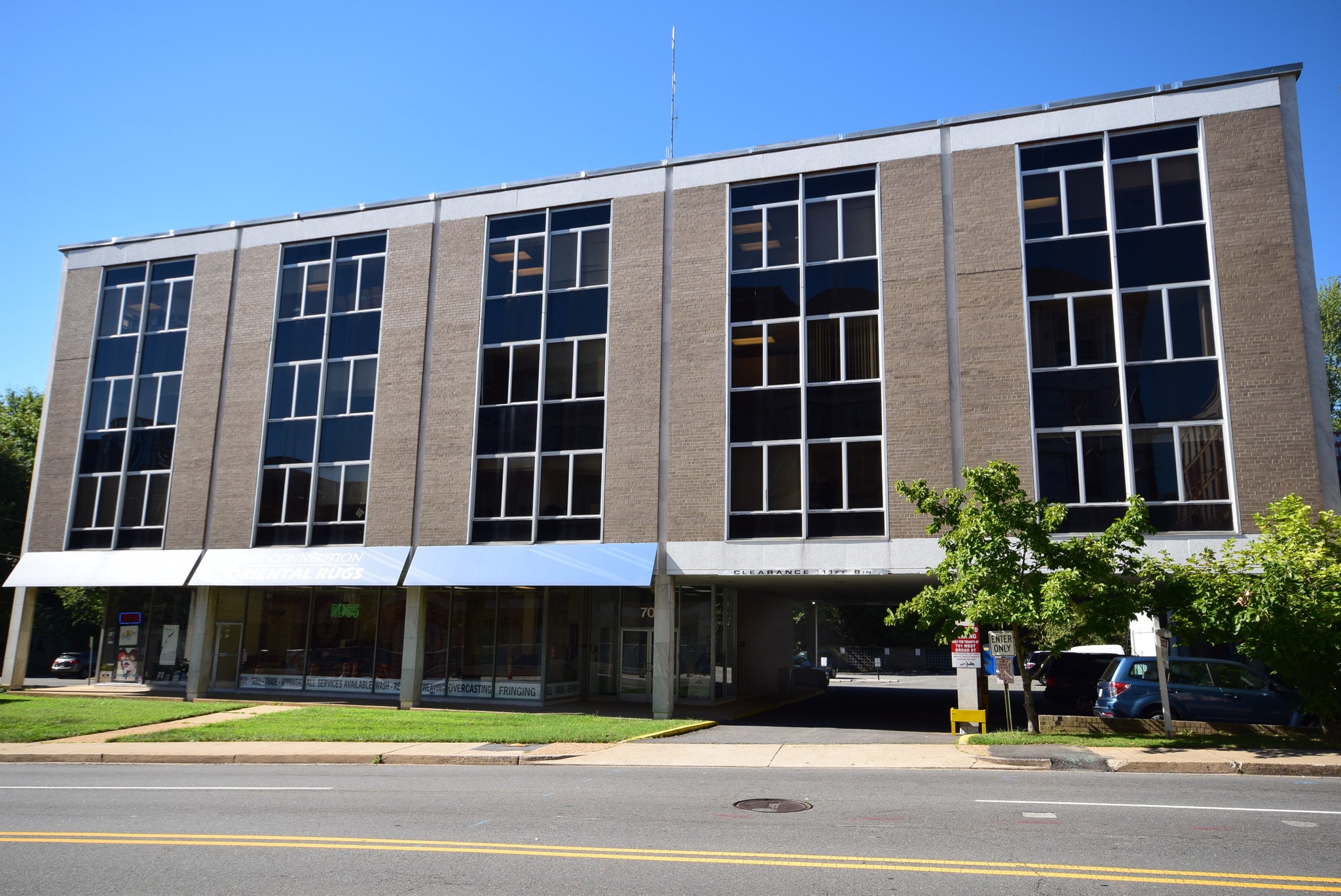 701 W Broad St, Falls Church, VA for lease Building Photo- Image 1 of 19