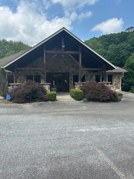 773 N Main St, Clayton, GA à louer - Photo du bâtiment - Image 2 de 9