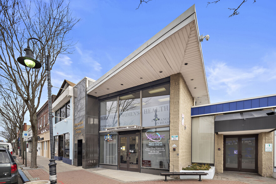 35 S Washington Ave, Bergenfield, NJ for sale - Building Photo - Image 1 of 1