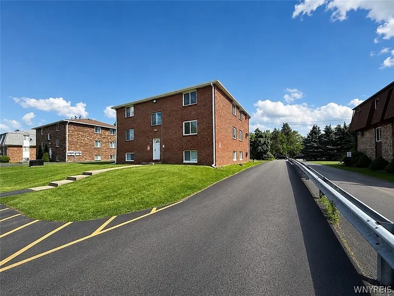 6293 Robinson Rd, Lockport, NY for sale - Building Photo - Image 3 of 36