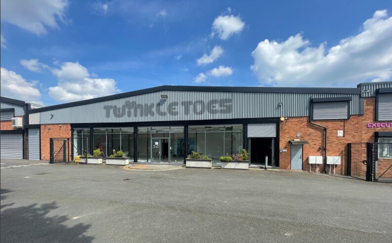 8 Linthouse Ln, Wolverhampton à vendre - Photo principale - Image 1 de 6