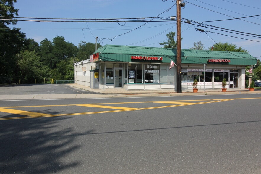 429 Ryders Ln, East Brunswick, NJ for sale - Primary Photo - Image 1 of 12