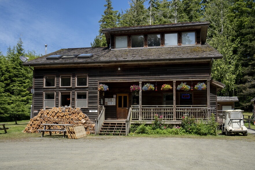 20860 Hoko Ozette Rd, Clallam Bay, WA for sale - Primary Photo - Image 1 of 69