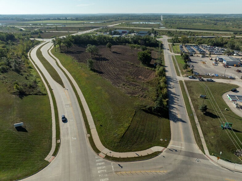 2900 Haskell Lane, Lawrence, KS à vendre - Photo principale - Image 2 de 36