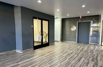 2755-2795 E Desert Inn Rd, Las Vegas, NV à louer Photo intérieure- Image 2 de 14