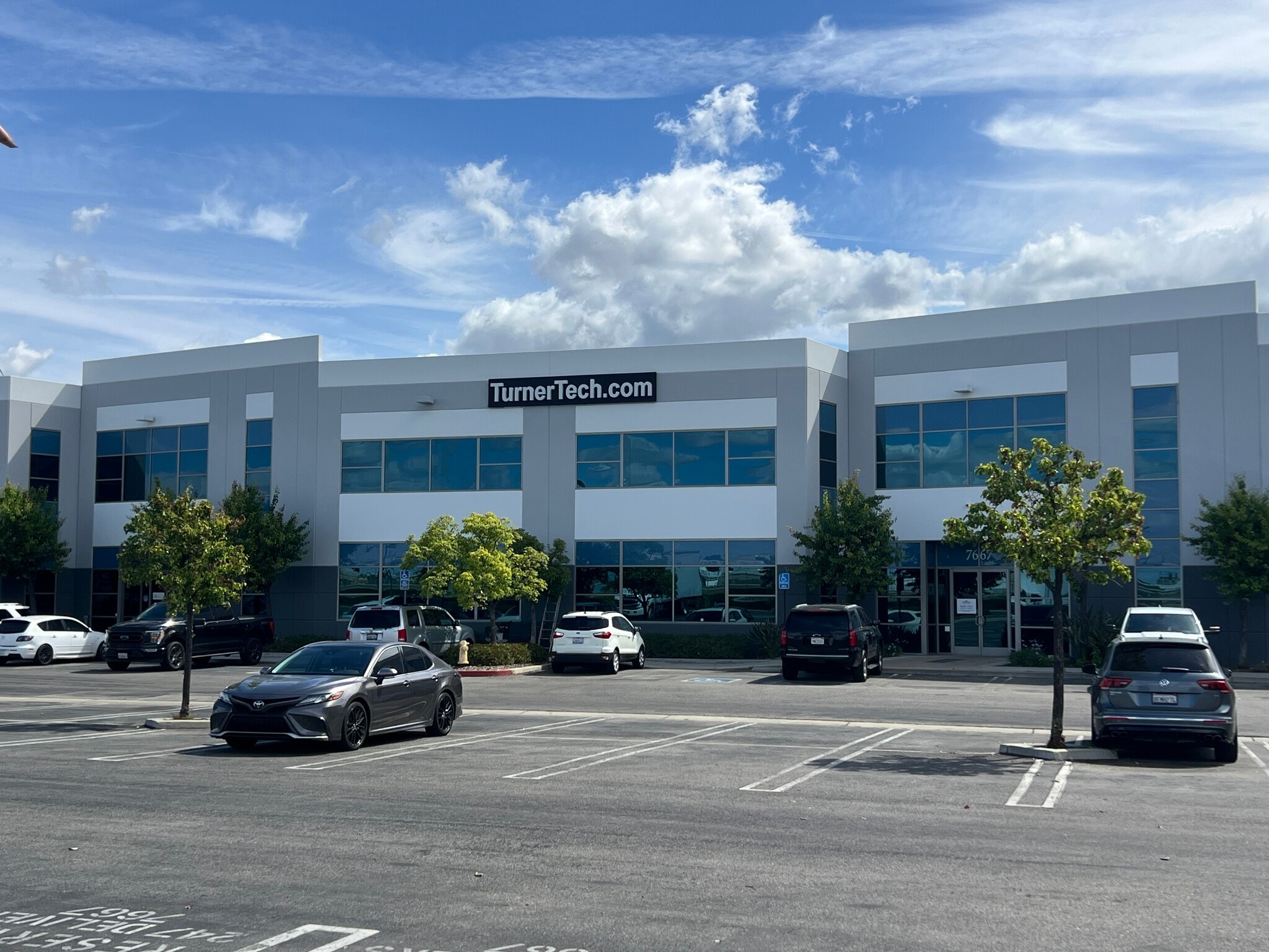 7663 N San Fernando Rd, Burbank, CA for lease Primary Photo- Image 1 of 21