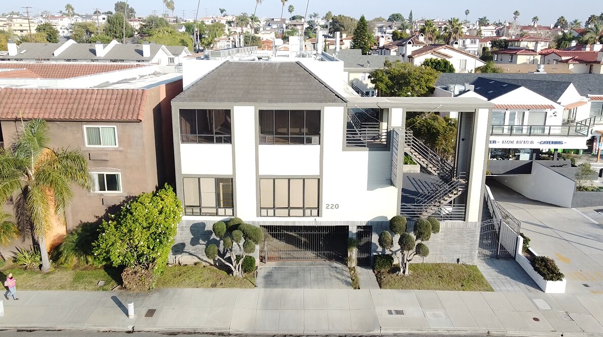 220 S Pacific Coast Hwy, Redondo Beach, CA à vendre Photo du bâtiment- Image 1 de 1