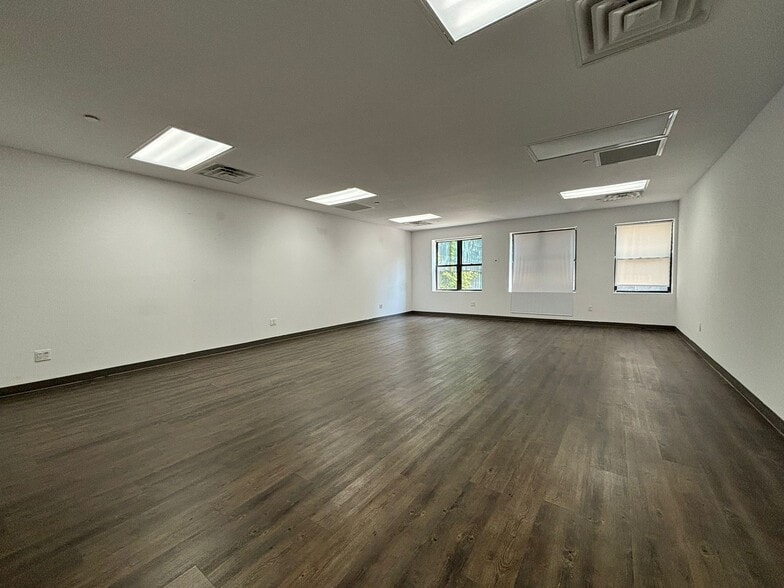 1173 Bergen St, Brooklyn, NY for lease - Interior Photo - Image 2 of 11