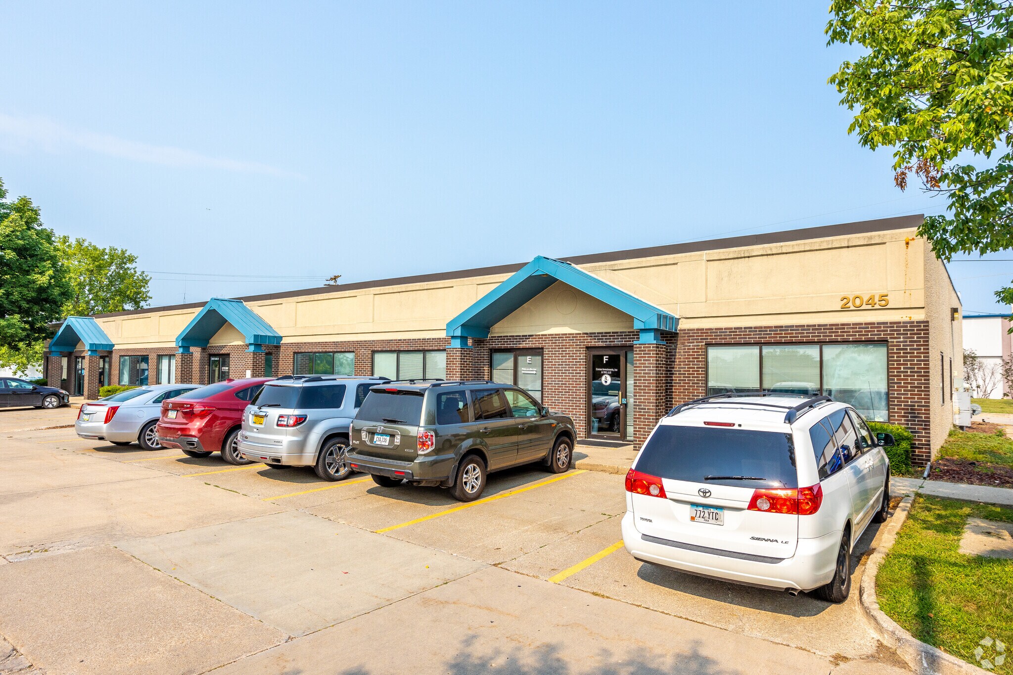 2045 Grand Ave, West Des Moines, IA for lease Primary Photo- Image 1 of 5