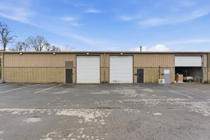 213 Whitsett Rd, Nashville, TN à louer - Photo du bâtiment - Image 2 de 14