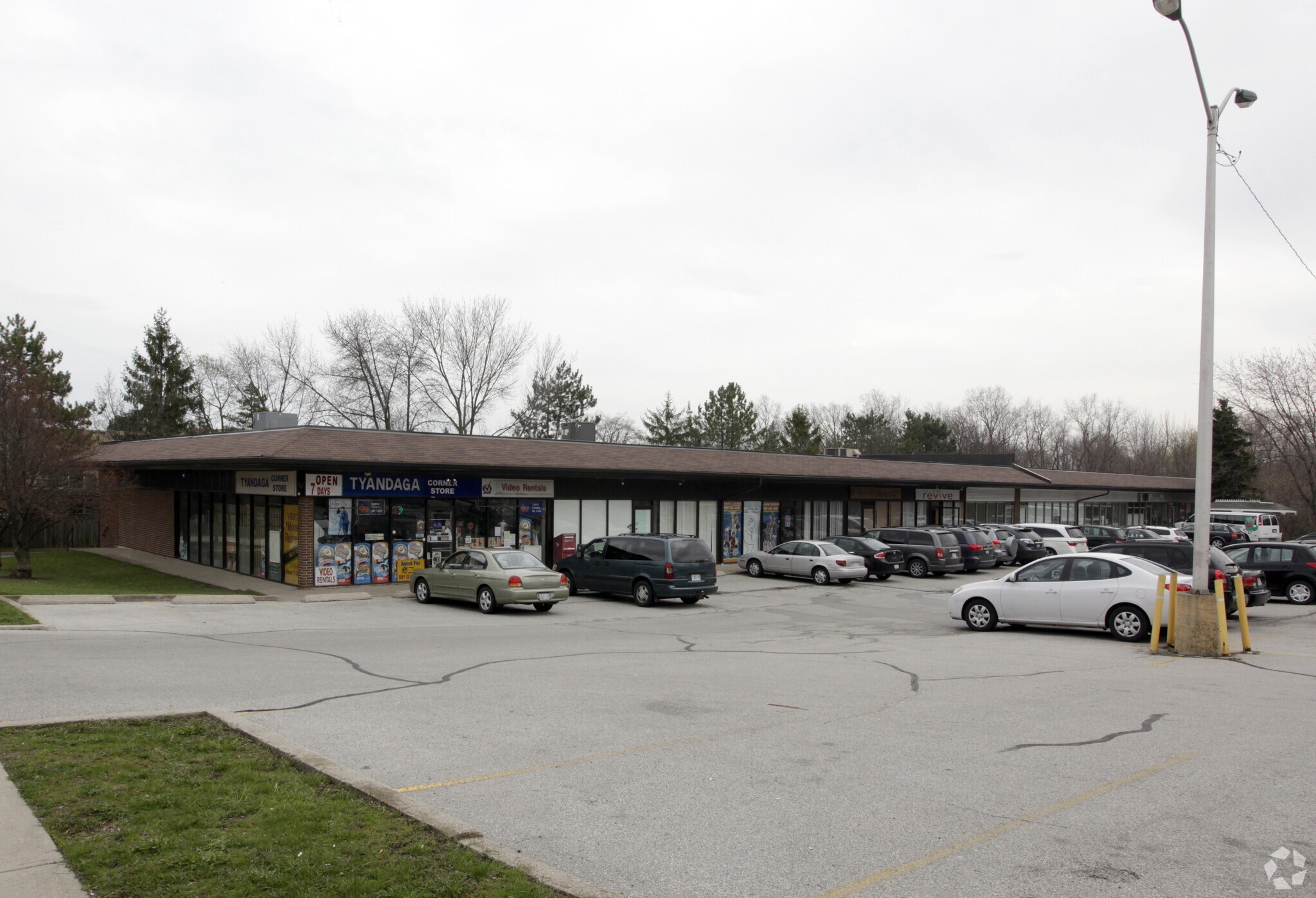 1600 Kerns Rd, Burlington, ON à vendre Photo principale- Image 1 de 1