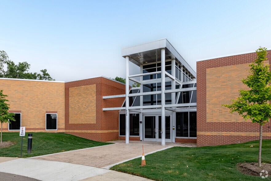 625 Avis Dr, Ann Arbor, MI for lease - Building Photo - Image 2 of 6