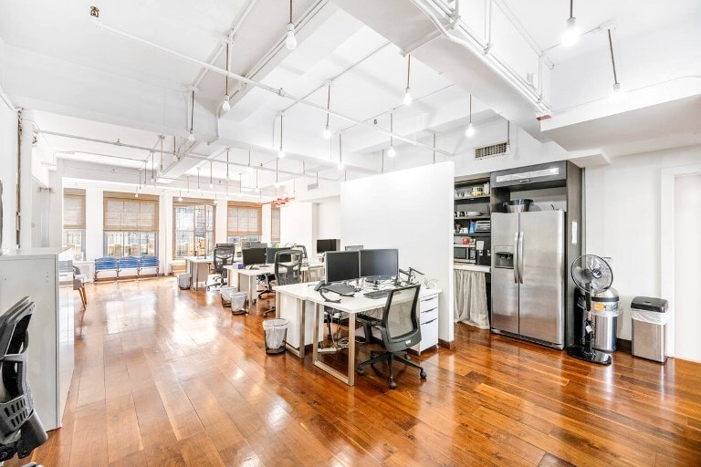 247 W 30th St, New York, NY for lease Interior Photo- Image 1 of 7
