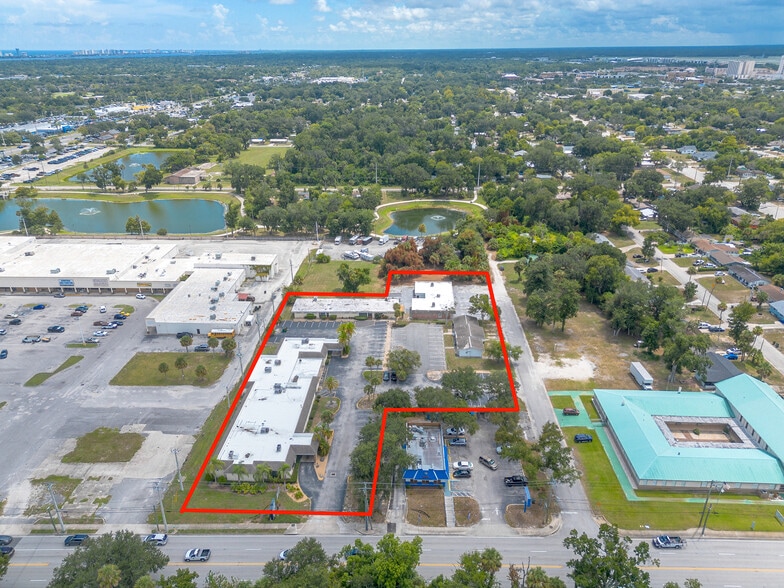 Former Medical Plaza Portfolio portefeuille de 3 propriétés à vendre sur LoopNet.ca - Photo du bâtiment - Image 1 de 16