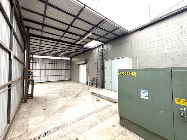 8470 S Central Ave, Los Angeles, CA à vendre - Photo du bâtiment - Image 3 de 11