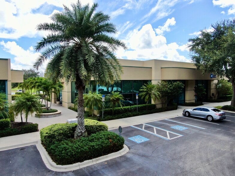 2821-2837 Cattlemen Rd, Sarasota, FL for lease - Building Photo - Image 3 of 15