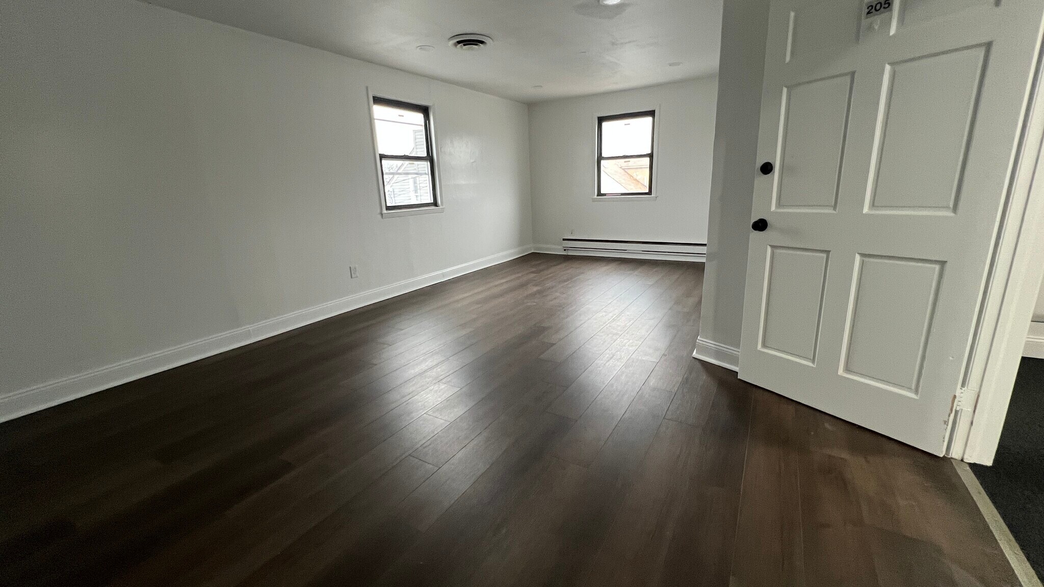 475 W Merrick Rd, Valley Stream, NY à louer Photo du bâtiment- Image 1 de 2