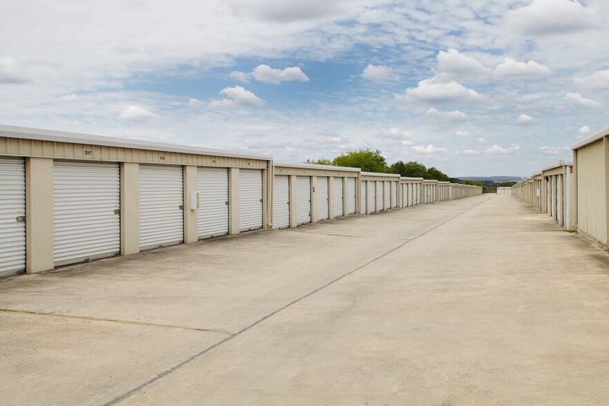 18913 Interstate 35 N, Schertz, TX for lease - Building Photo - Image 2 of 6