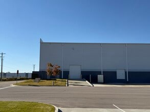 825 Beechcroft Rd, Spring Hill, TN for lease Interior Photo- Image 1 of 5