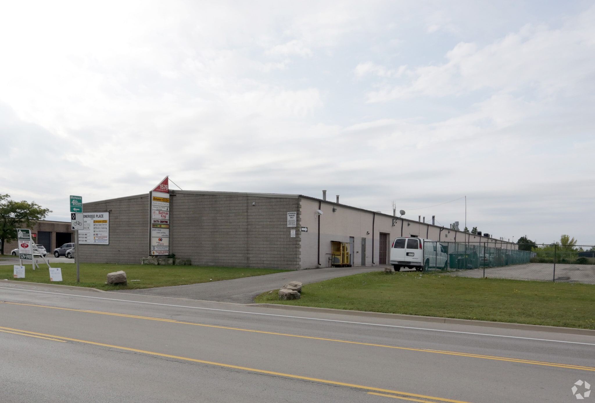 1576 Stone Church Rd E, Hamilton, ON for sale Primary Photo- Image 1 of 1