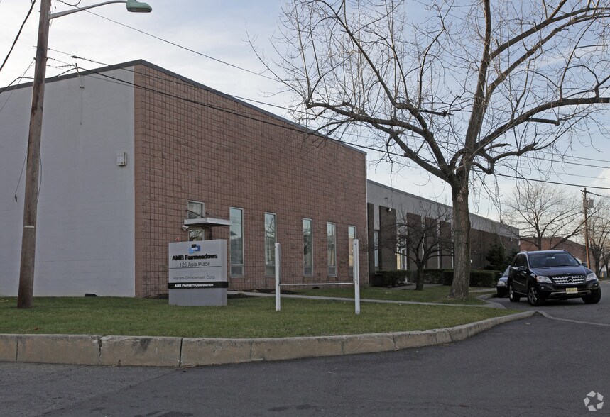 125 Asia Pl, Carlstadt, NJ for lease - Primary Photo - Image 2 of 4