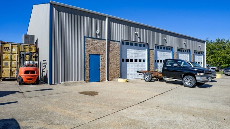 2919 Hebron Park Dr, Hebron, KY for sale - Primary Photo - Image 2 of 2