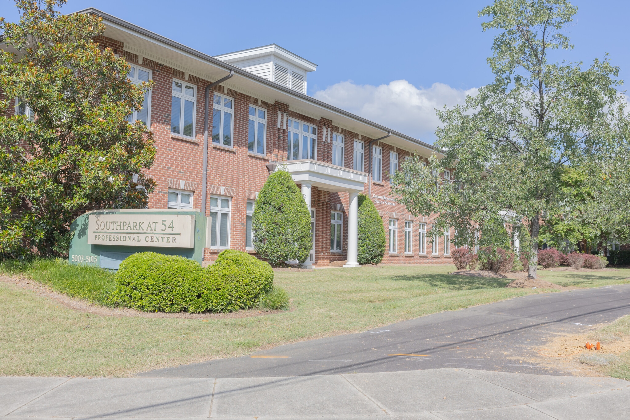 5015 Southpark Dr, Durham, NC for lease Primary Photo- Image 1 of 97