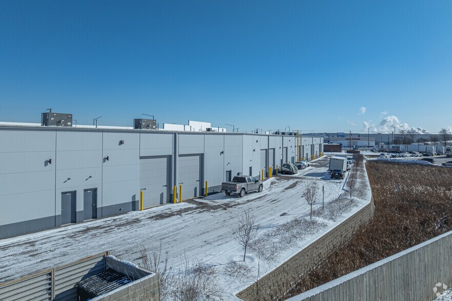 1440 Bolingbrook Dr, Romeoville, IL à louer - Photo du bâtiment - Image 3 de 27