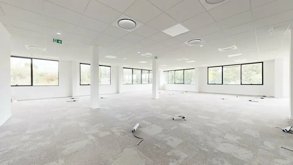 Office in Limonest for lease - Interior Photo - Image 2 of 12