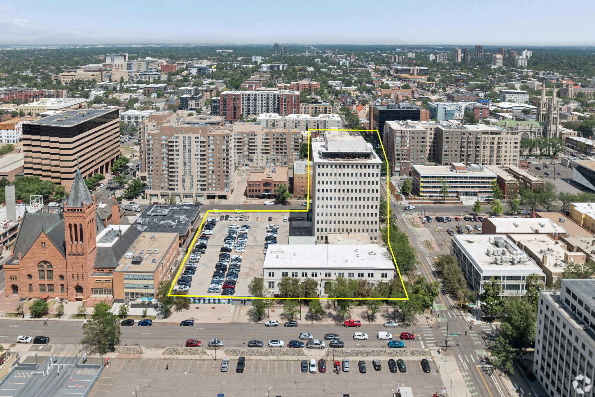 Value-Add Opp | Office & Parking Lot Dev portefeuille de 2 propriétés à vendre sur LoopNet.ca Aérien- Image 1 de 28