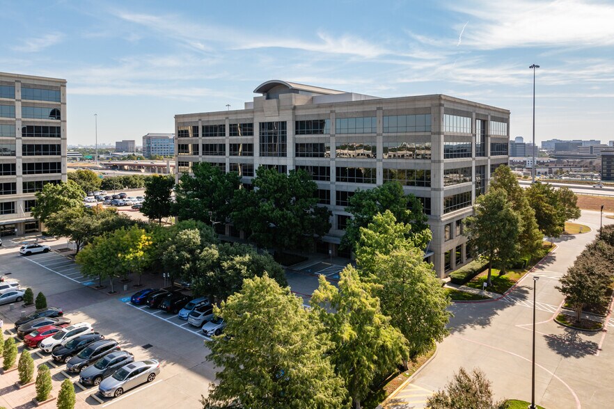 6333 N State Highway 161, Irving, TX à louer - Photo du bâtiment - Image 2 de 16