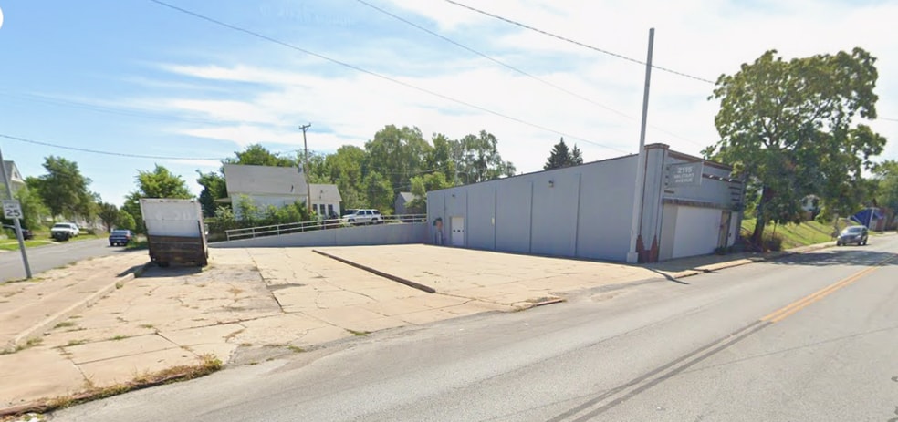 2115 Military Ave, Omaha, NE à vendre - Photo du bâtiment - Image 2 de 3