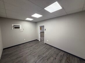 2402-2404 Blue Smoke Ct, Fort Worth, TX for lease Interior Photo- Image 2 of 5