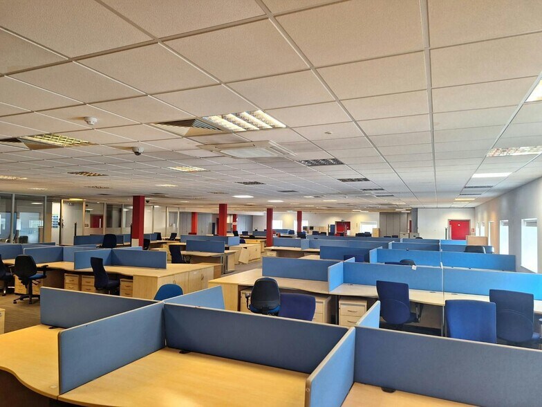 Hazelbottom Rd, Manchester à louer - Photo du bâtiment - Image 1 de 11