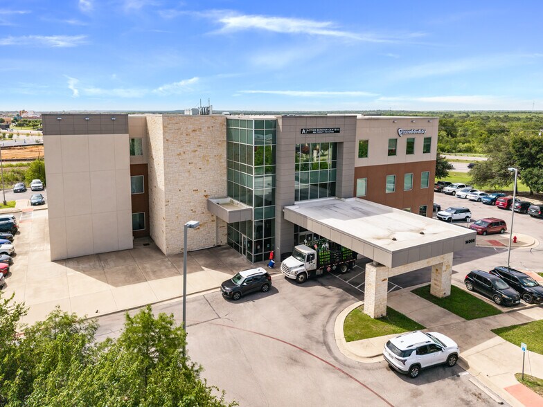 14008 Shadowglen Blvd, Manor, TX à vendre - Photo du bâtiment - Image 1 de 9