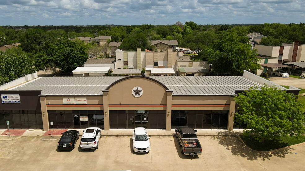 2304 De Lee St, Bryan, TX à louer - Photo du bâtiment - Image 3 de 7