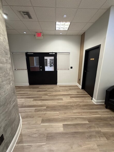 8751 Commodity Cir, Orlando, FL for lease - Lobby - Image 3 of 23