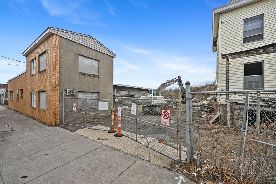 31 Victory St, Stamford, CT for sale - Building Photo - Image 2 of 9