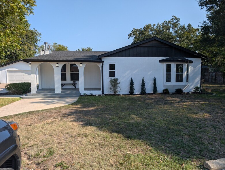 118 W Goforth Rd, Buda, TX à louer - Photo du bâtiment - Image 2 de 13