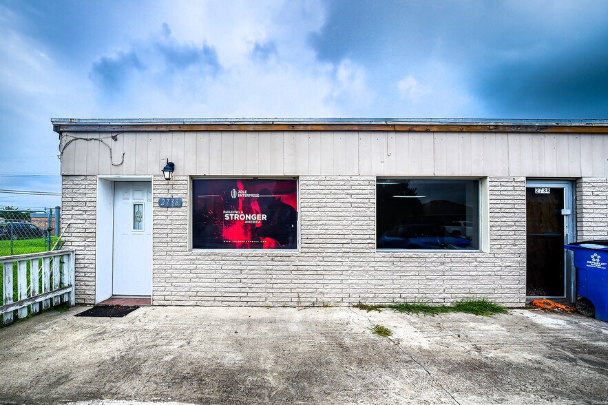 2736 Dallas Ave, Ingleside, TX à louer - Photo du bâtiment - Image 2 de 16