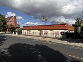 942 N Hunter St, Stockton CA - Épicerie