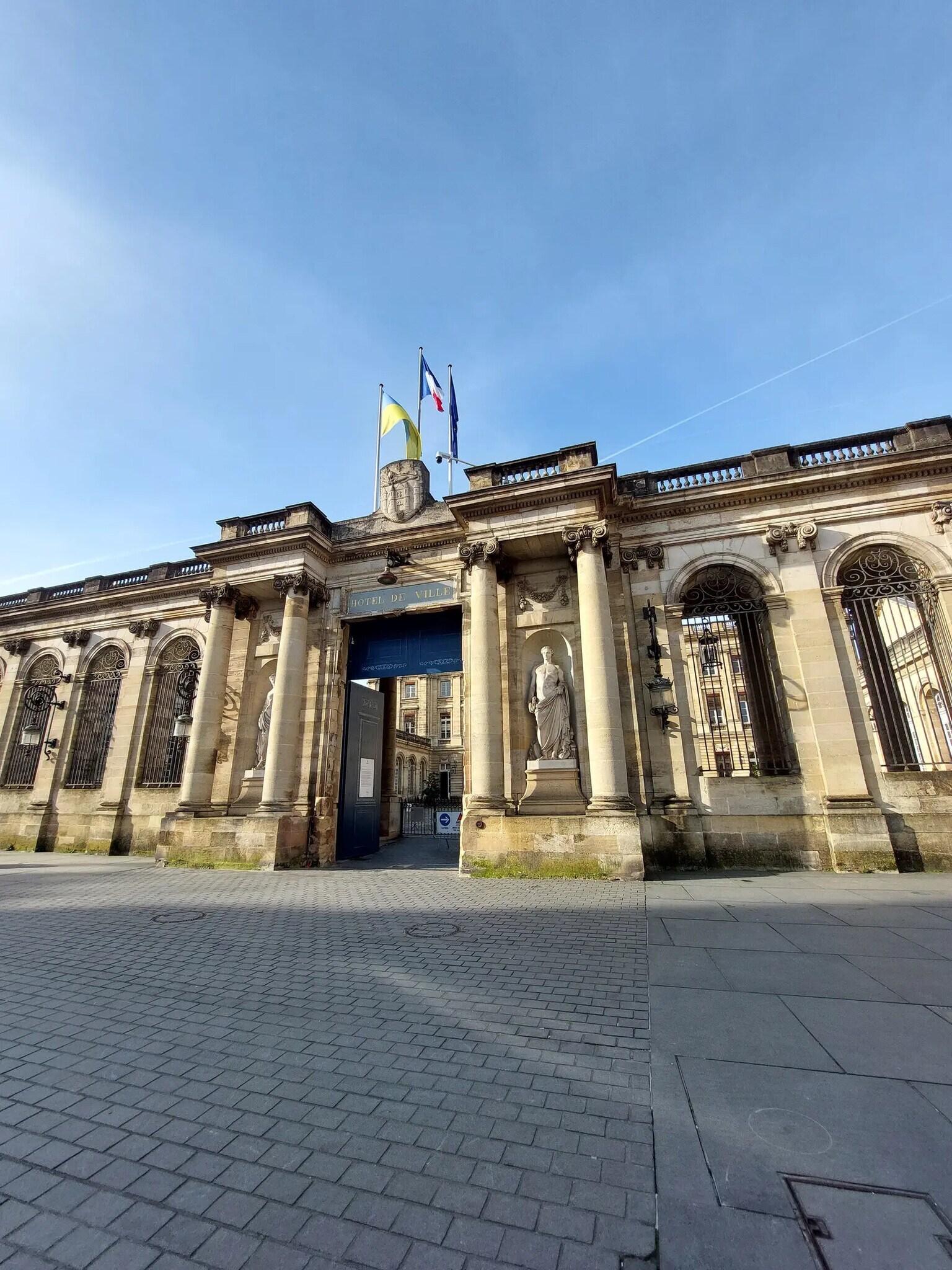 Commerce de détail dans Bordeaux à louer Photo du bâtiment- Image 1 de 4
