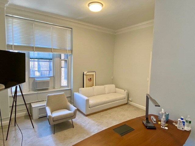 1155 Park Ave, New York, NY 10128 - Unit 1C - - Interior Photo - Image 1 of 9