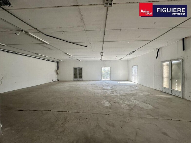 515 Chemin De La Haute Bédoule, Septèmes-les-Vallons for lease - Interior Photo - Image 3 of 11