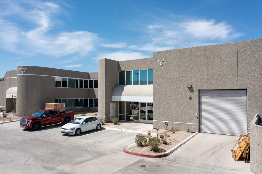 77530 Enfield Ln, Palm Desert, CA à louer - Photo du bâtiment - Image 3 de 10