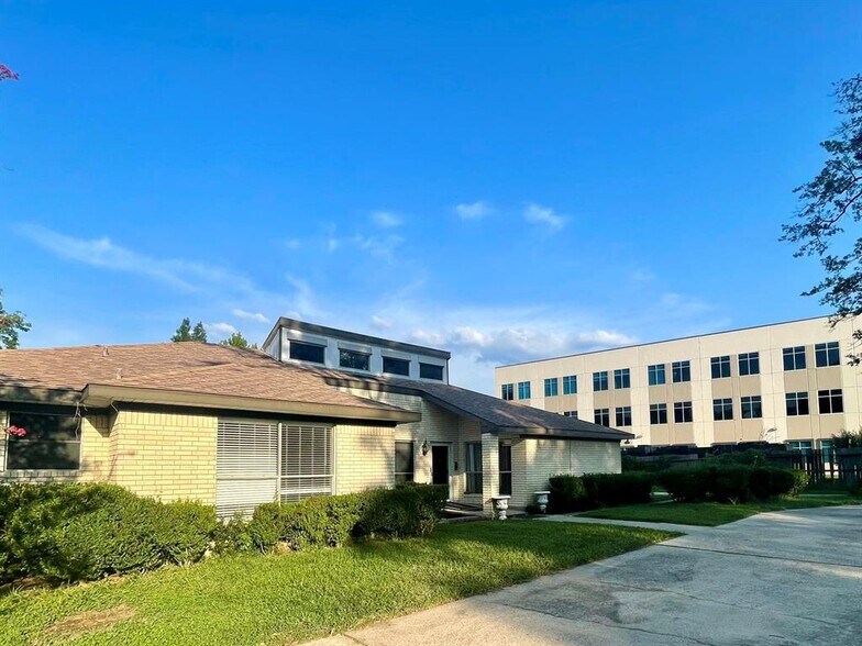 14221 Horseshoe Bnd, Conroe, TX à louer - Photo du bâtiment - Image 2 de 20